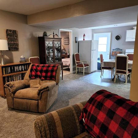 Lovely 3- Bedroom Apartment With Street Parking. Goshen Eksteriør bilde